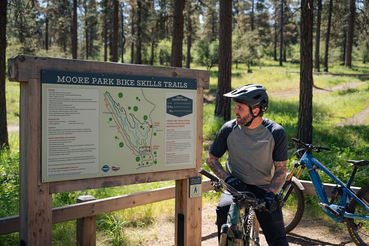 Moore Park and Upper Klamath Lake in Klamath Falls, Oregon